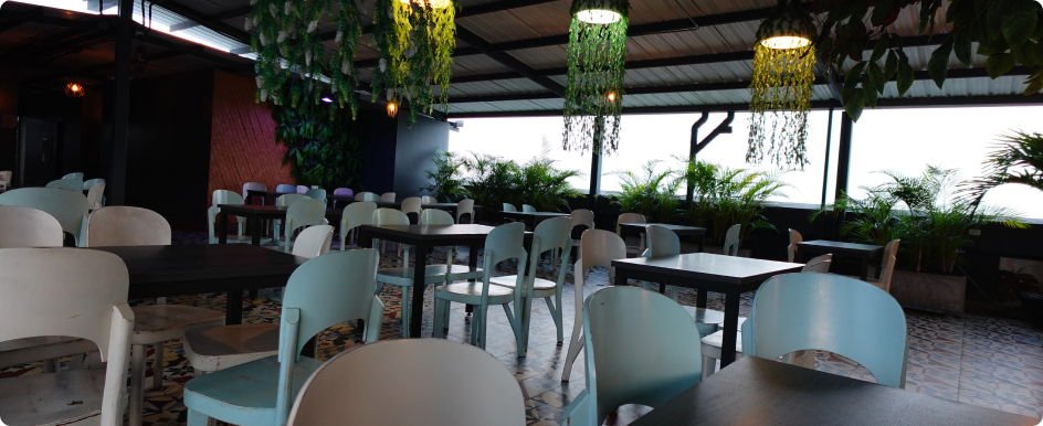 Terraza Hotel Doral Inn